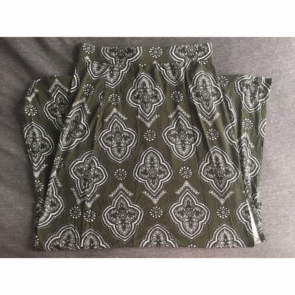 Green maxi skirt