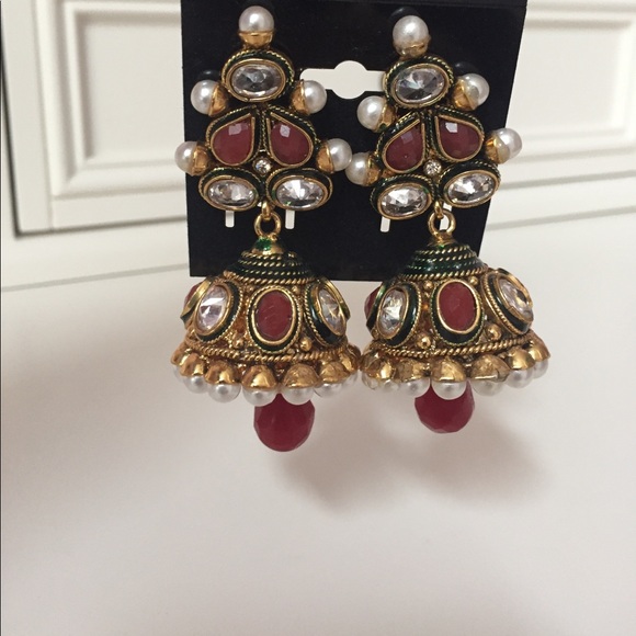 Earrings - Picture 1 of 4
