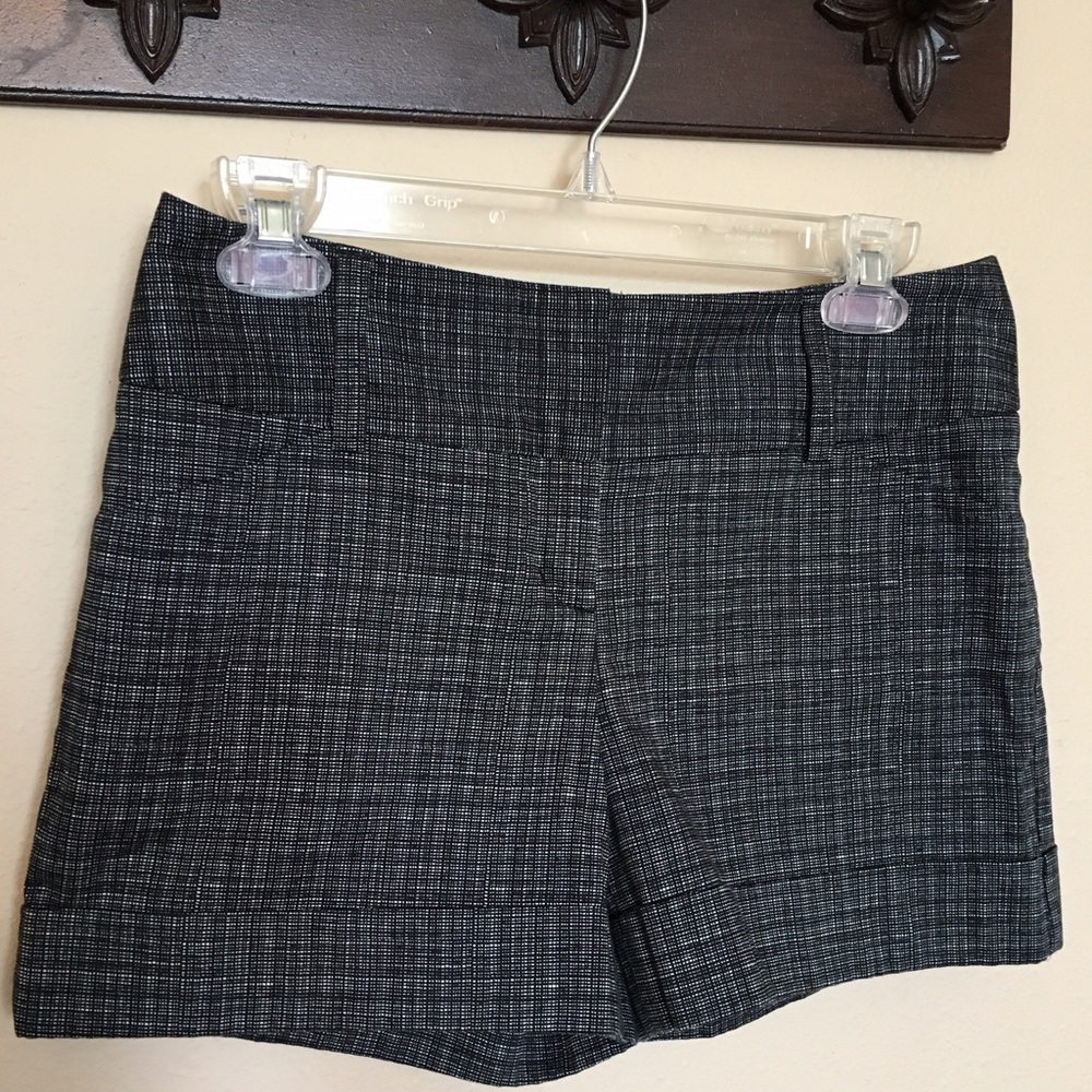 Express Cuffed Shorts- Sz 2- EUC