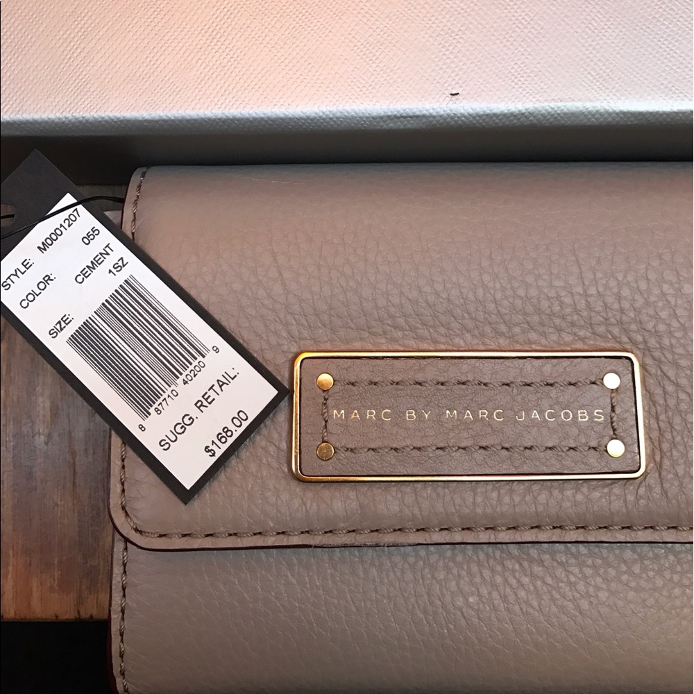 💥💥SOLD💥💥Marc by marc Jacobs wallet - Picture 2 of 6