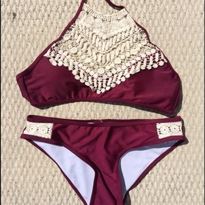 Bathing suit set never worn, still has tags.