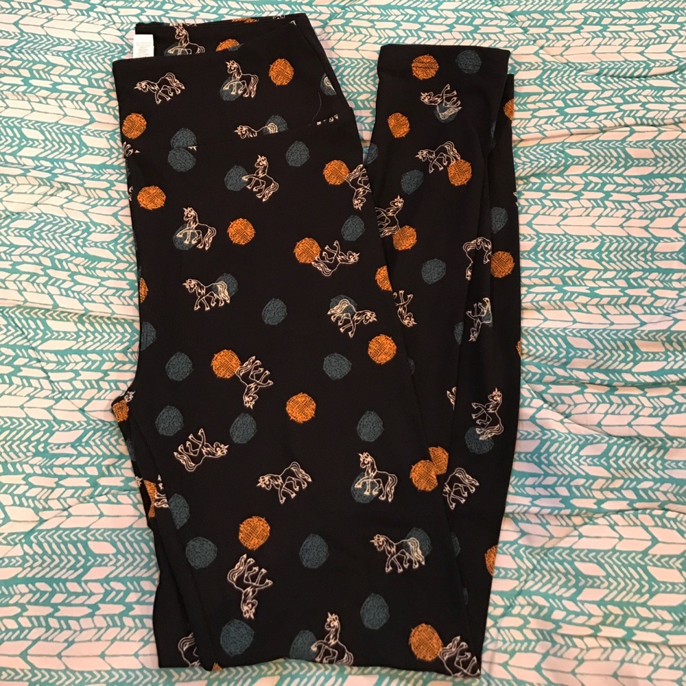 ONE SIZE NEW LULAROE LEGGINGS