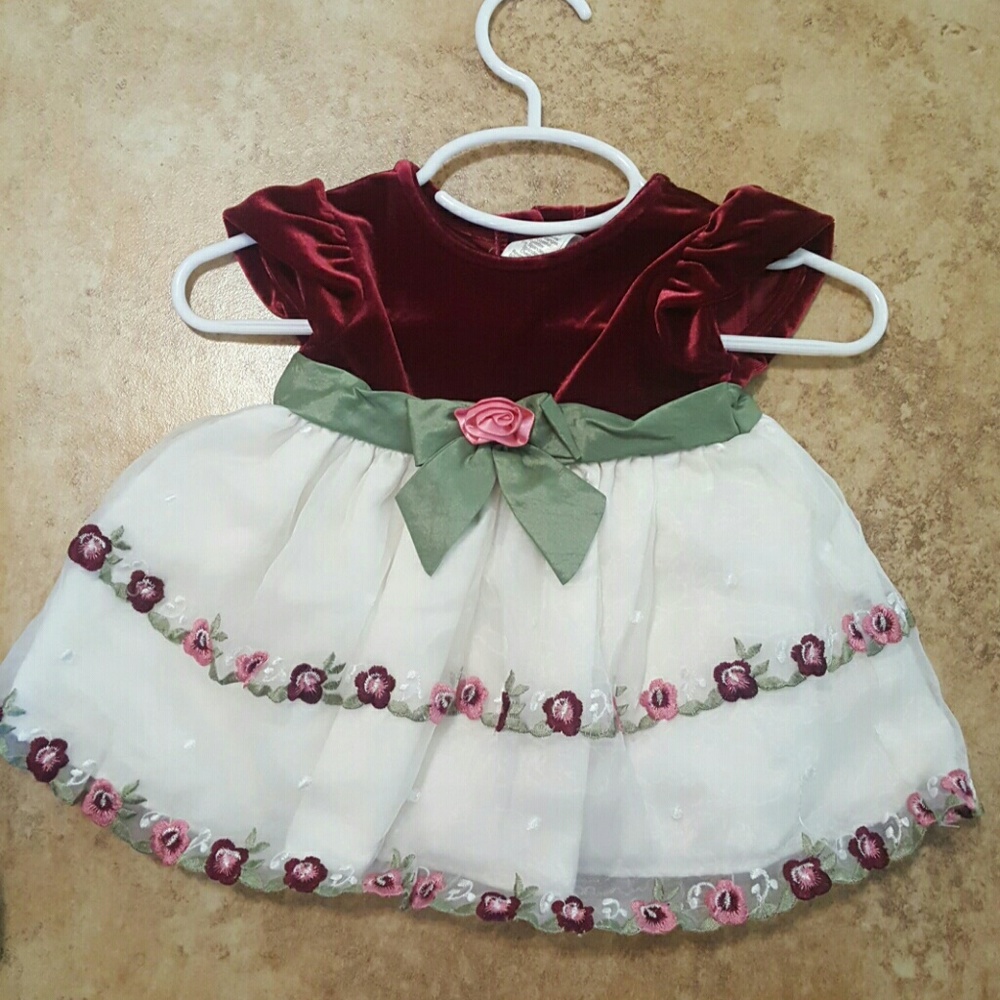 Gorgeous dress for baby girl!