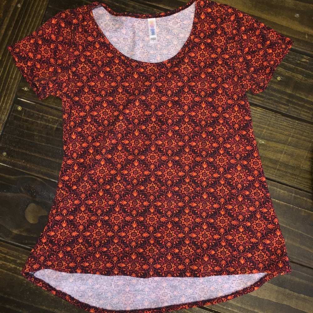 Small lularoe classic T