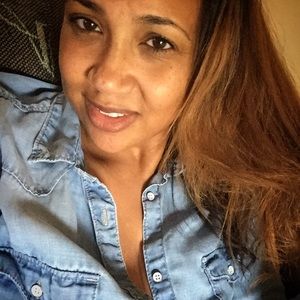 Meet your Posher, Akia