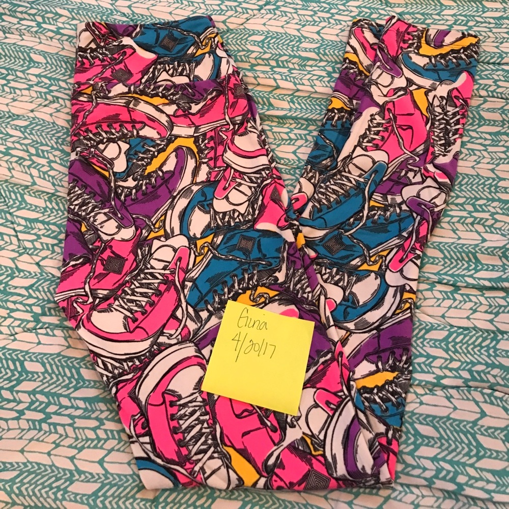 ONE SIZE CONVERSE LULAROE LEGGINGS