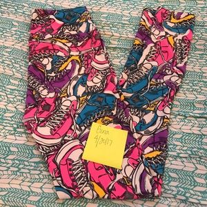 ONE SIZE CONVERSE LULAROE LEGGINGS