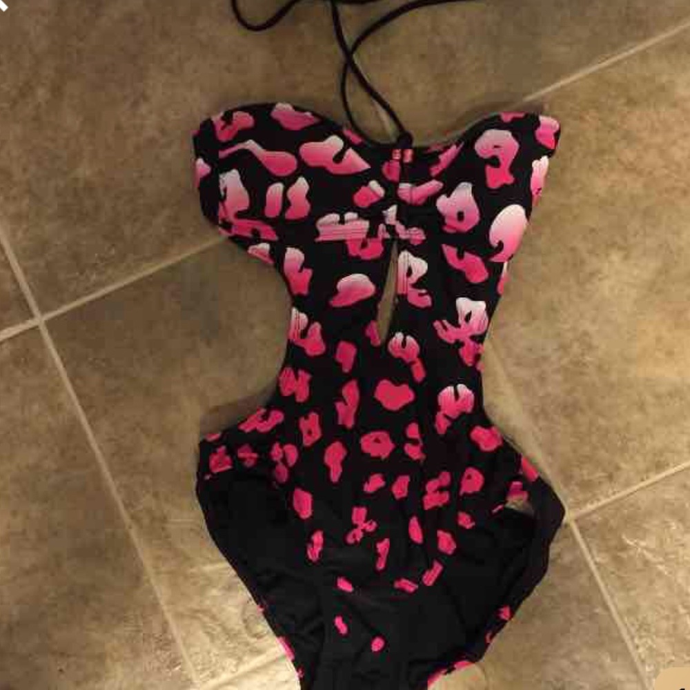 Very cute monokini! Brand new.