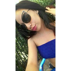 Meet your Posher, Lesly