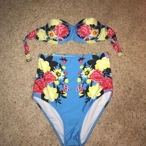 Floral top w/ high waisted bottoms !