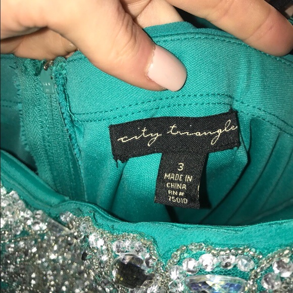 Dress - Picture 3 of 3