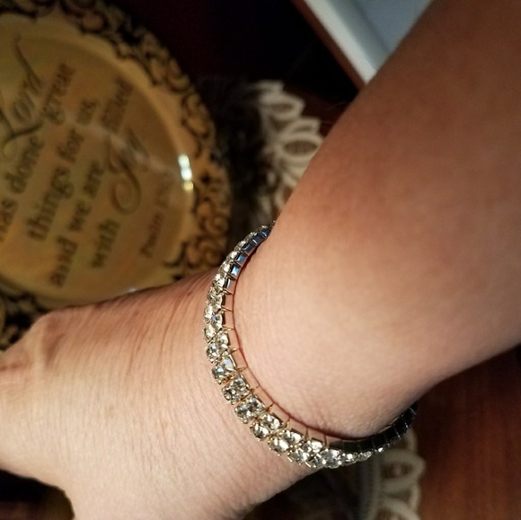 🆑 ✅ Stretch Bracelet Elegant! 🆑 Offer $5 - Picture 2 of 2