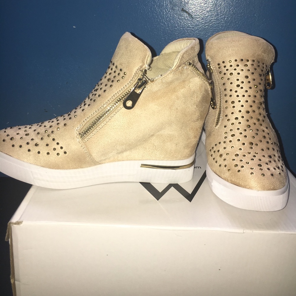 Wedge sneakers