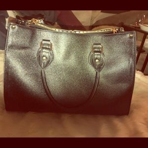 NWOT Faux leather messenger/handbag