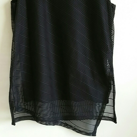 Beautiful Calvin Klein Top Size Small. - Picture 3 of 6