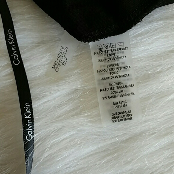 Beautiful Calvin Klein Top Size Small. - Picture 6 of 6