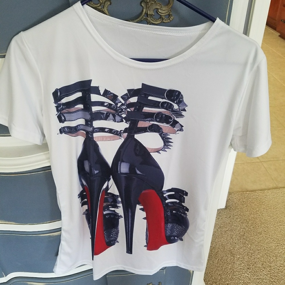 New w/o tags. NEVERWORN. Size XL. Fits like Medium