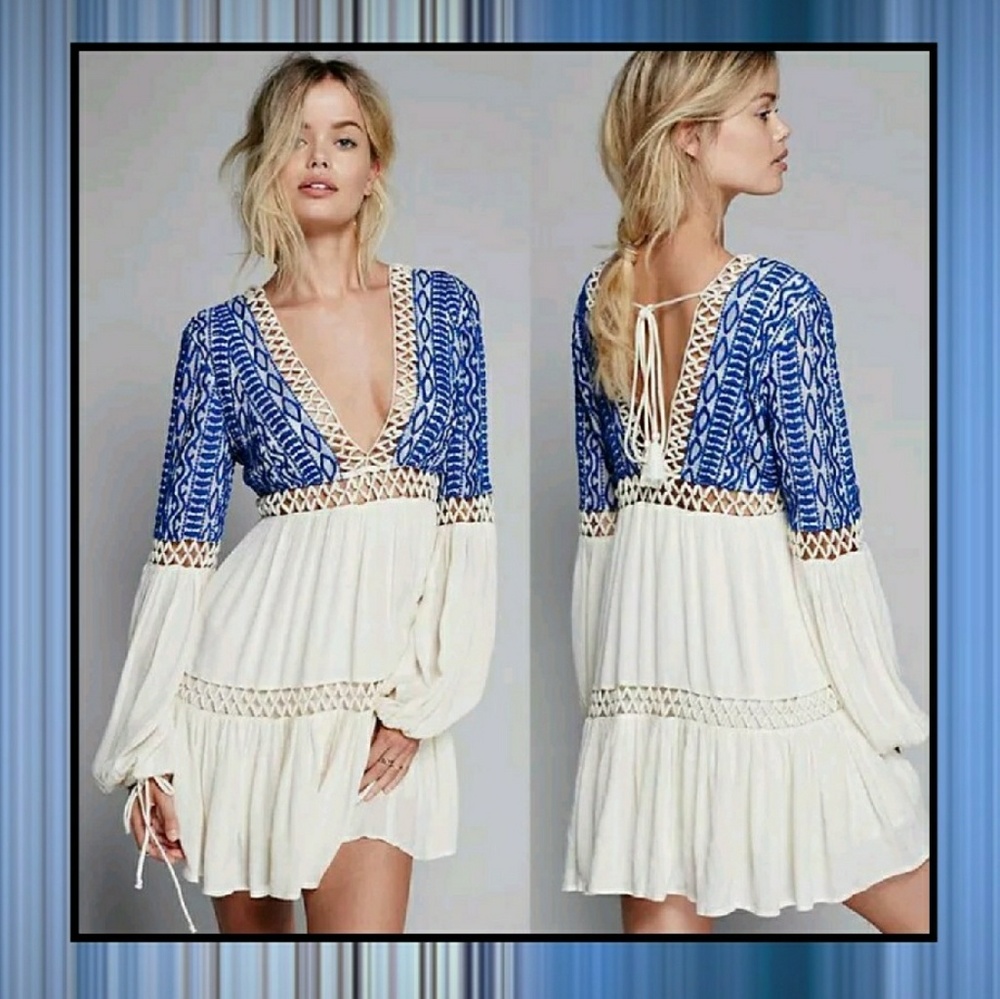 1 LARGE LEFT🎉HP🎉PEEK-A-BOO DRESS