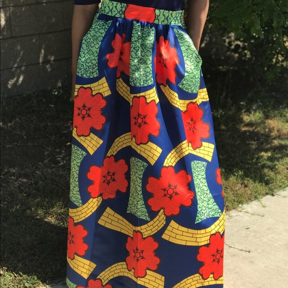Last 1 !! Maxi Skirt with Pockets - Picture 2 of 4
