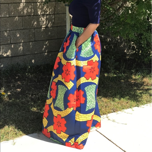 Last 1 !! Maxi Skirt with Pockets - Picture 4 of 4