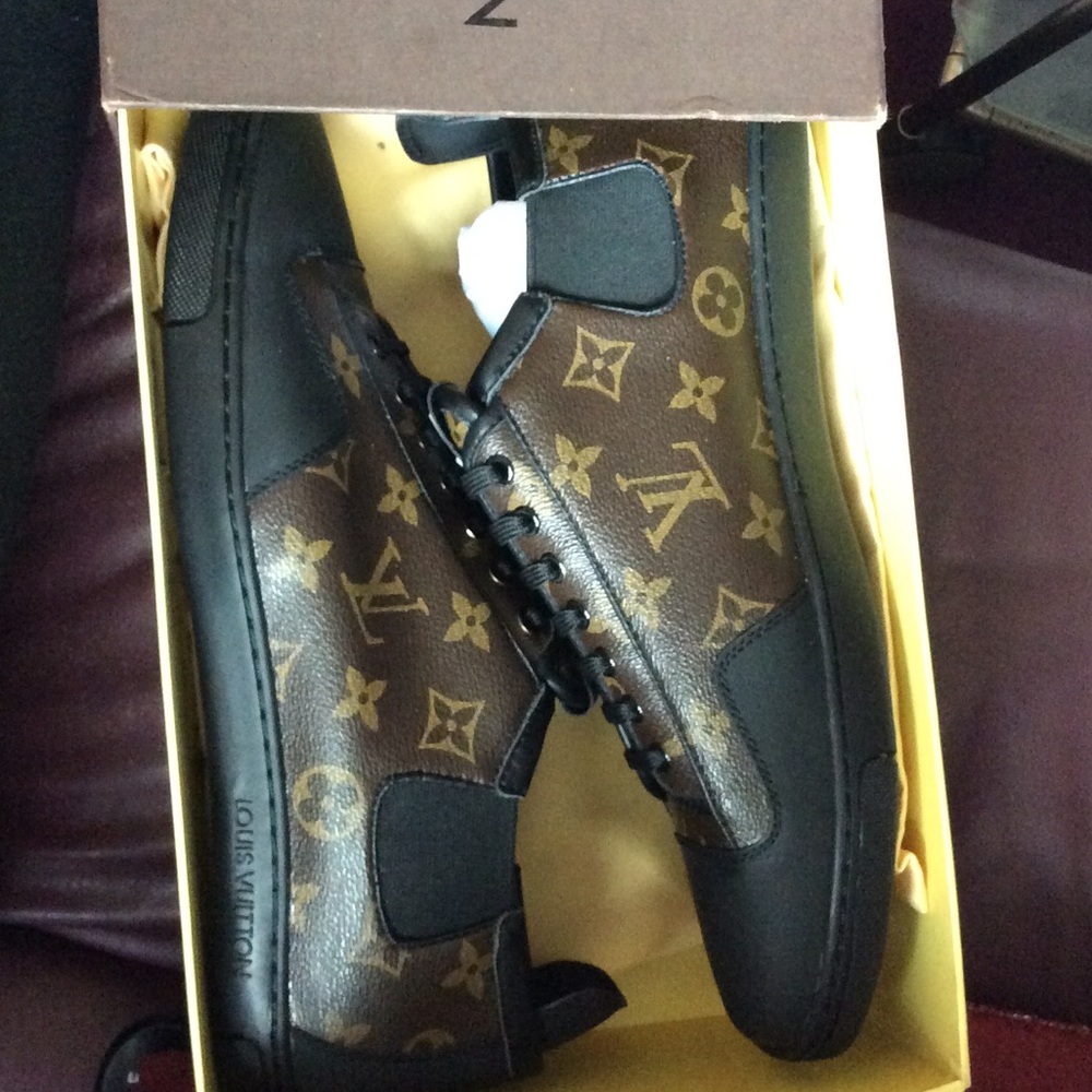 Lv sneakers