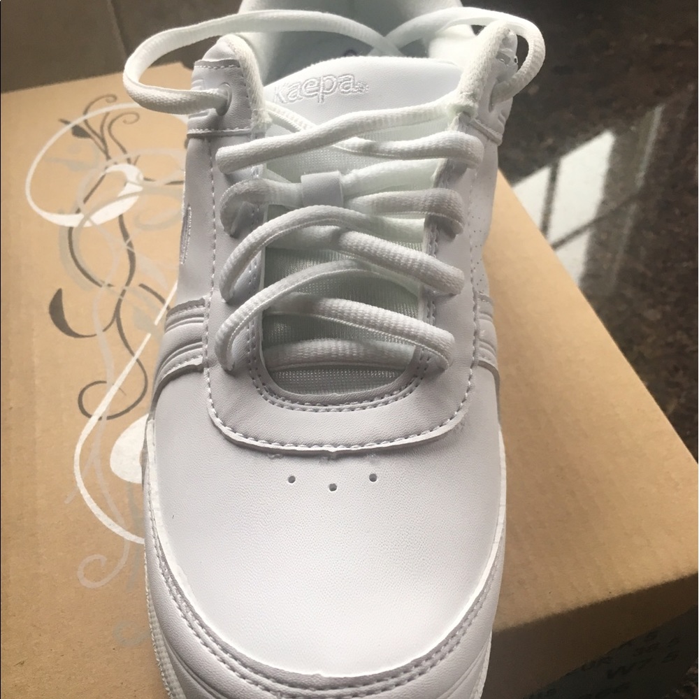 Cheerleading shoes