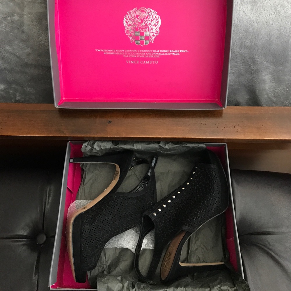 Vince Camuto CALIOPE peep toe booties