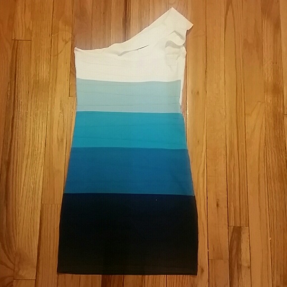 🚨STOP THE PRESS🚨Body icon Akira dress🚨 - Picture 3 of 4