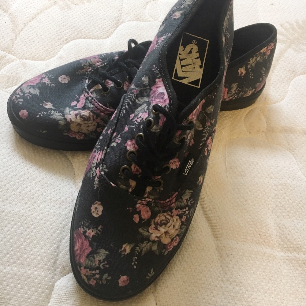 VANS || floral lo pros