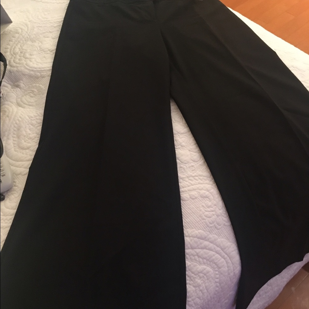 Excellent pants , wide . Many details! Fancy !