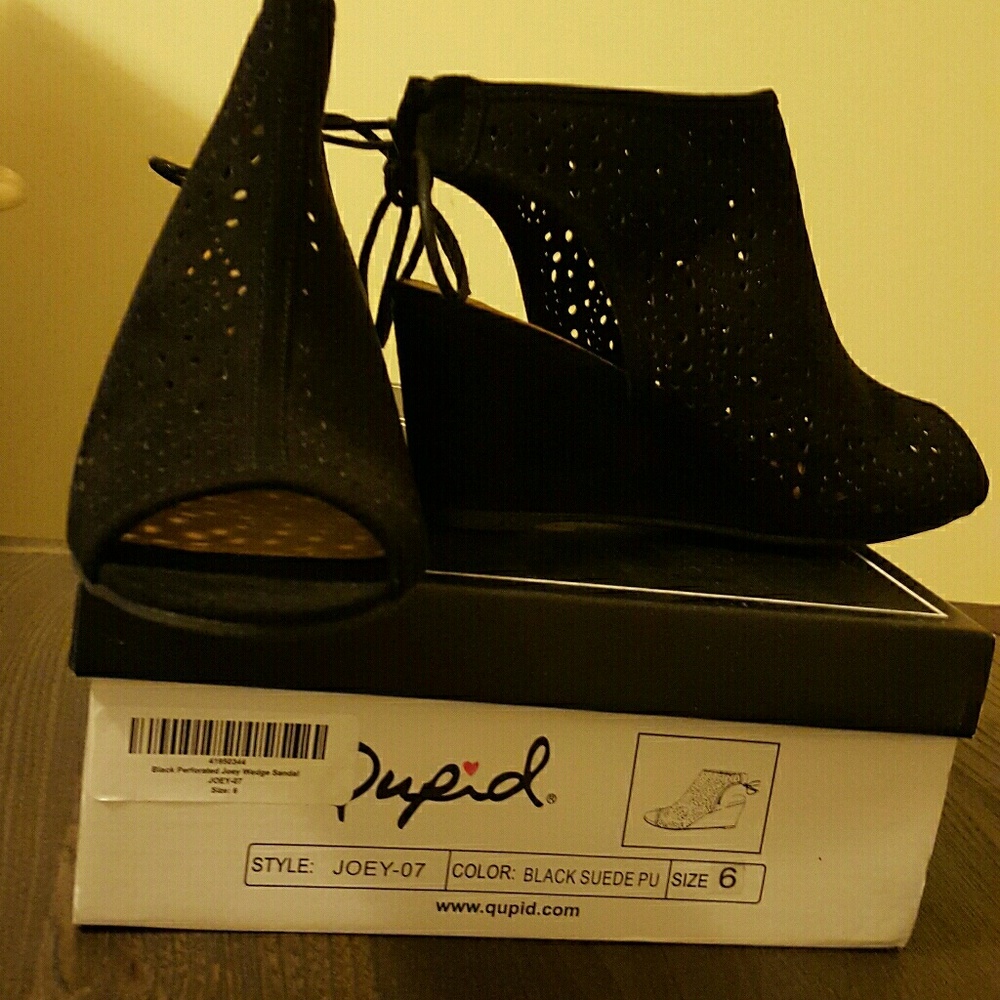 Open toe shoe
