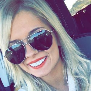 Meet your Posher, Alyssa