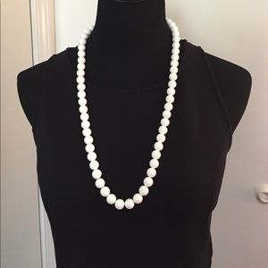 Vintage white beaded necklace