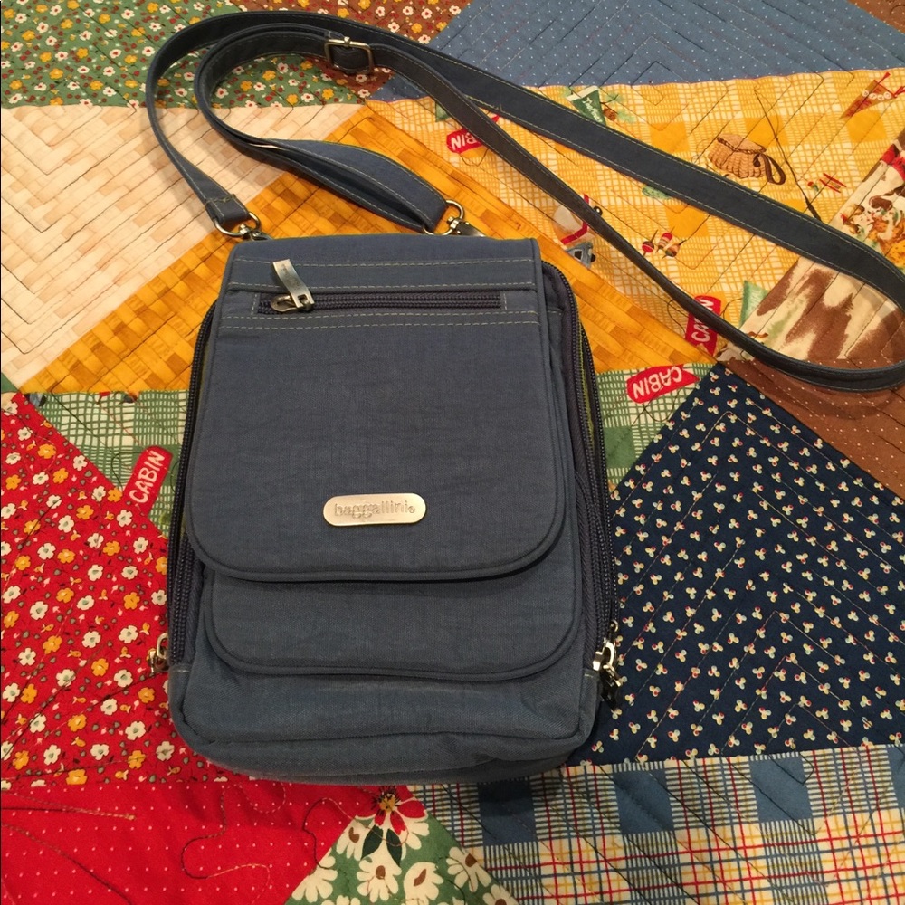 Baggallini cross body bag! Lots of organization!