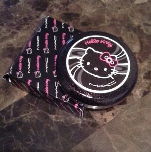 Mac Hello Kitty Collection Powder. NIB/FINAL $