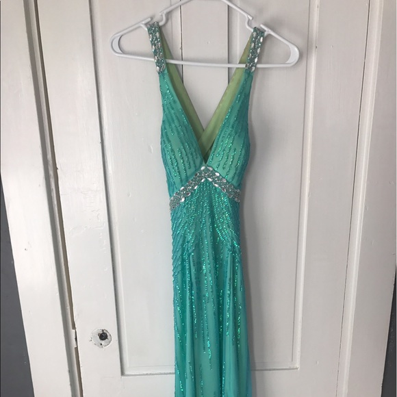 Prom Dress! Read description for accurate size! - Picture 1 of 3