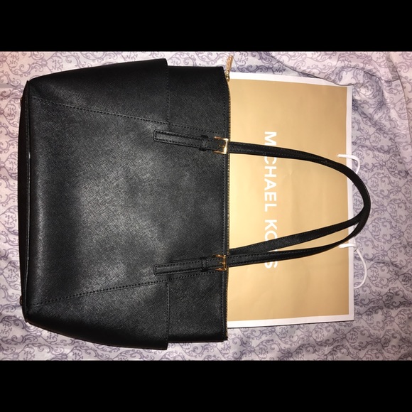 Michael Kors Jet set zip top tote - Picture 2 of 8