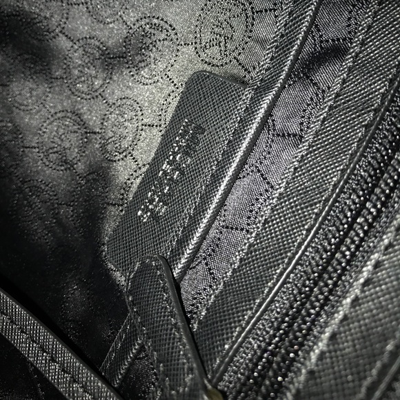 Michael Kors Jet set zip top tote - Picture 4 of 8