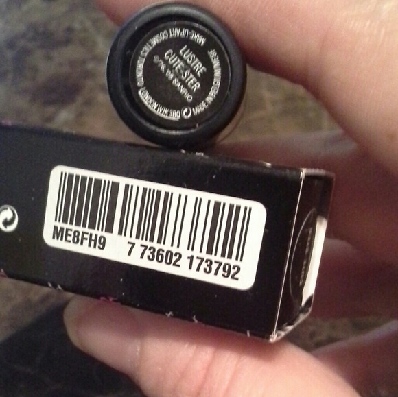 Mac Hello Kitty Collection Lipstick. NIB/ FINAL $ - Picture 3 of 3