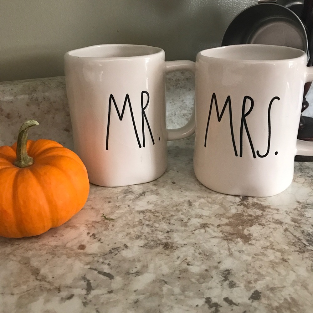 Rae Dunn Mr & Mrs mug set