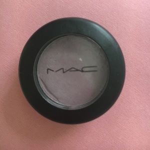 MAC single eyeshadow in Petalescent