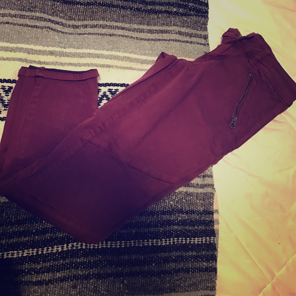 Capri style maroon American eagle pants