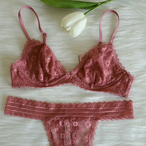 $30Beautiful Set Vs Bralette size S &Thong size M - Picture 2 of 5