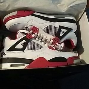 Air Jordan's 4 size 9.5