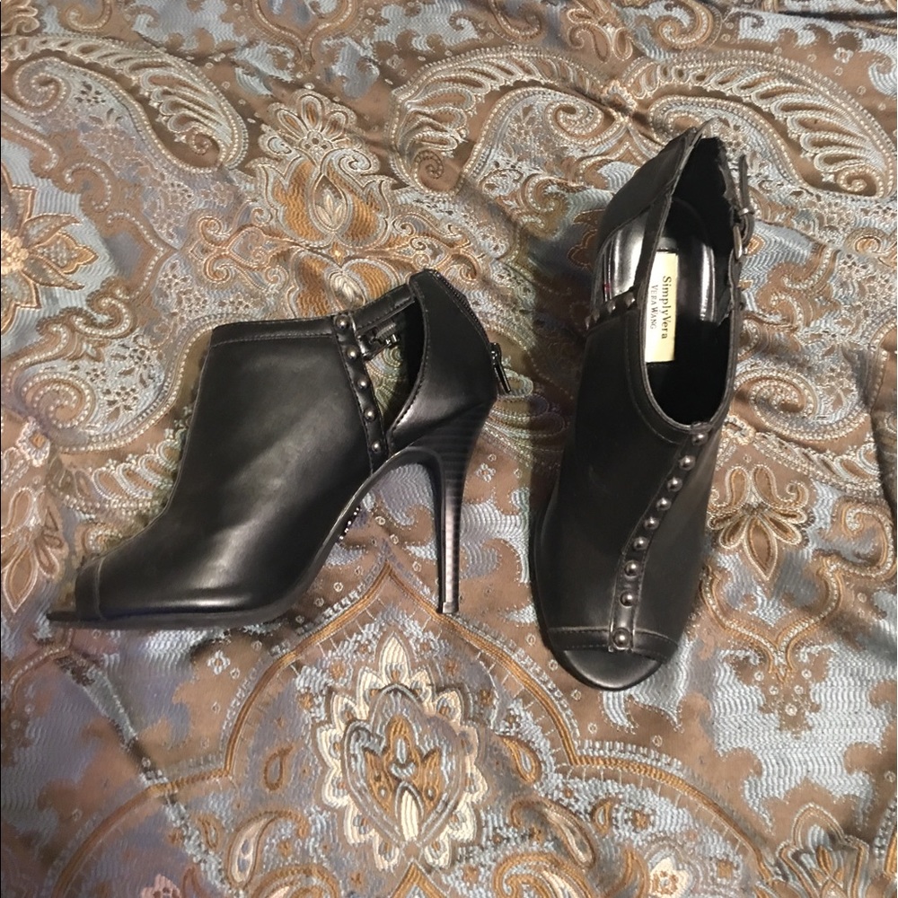 Simply Vera ankle booties