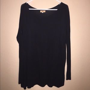 Black flowy top Piko