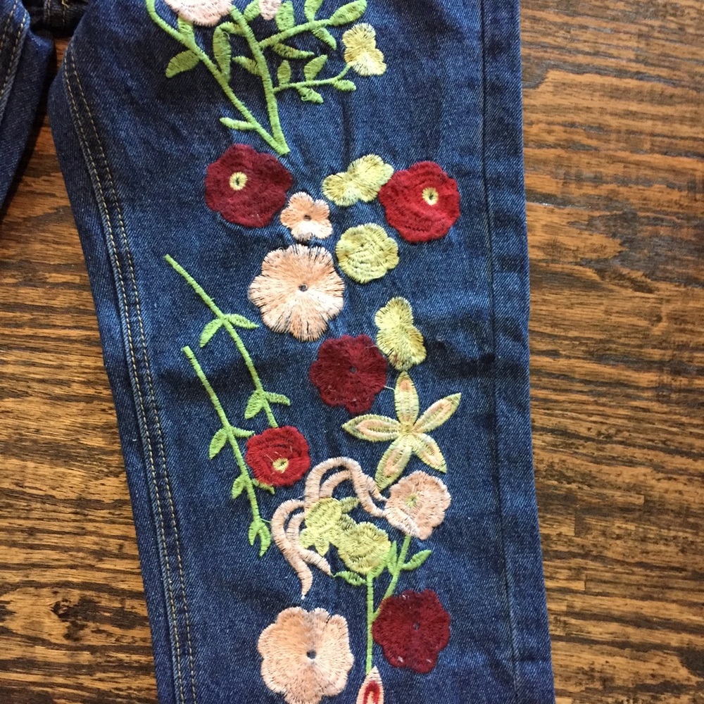 Boyfriend Style Embroidered Jeans by Nymph - NWT - Picture 2 of 6
