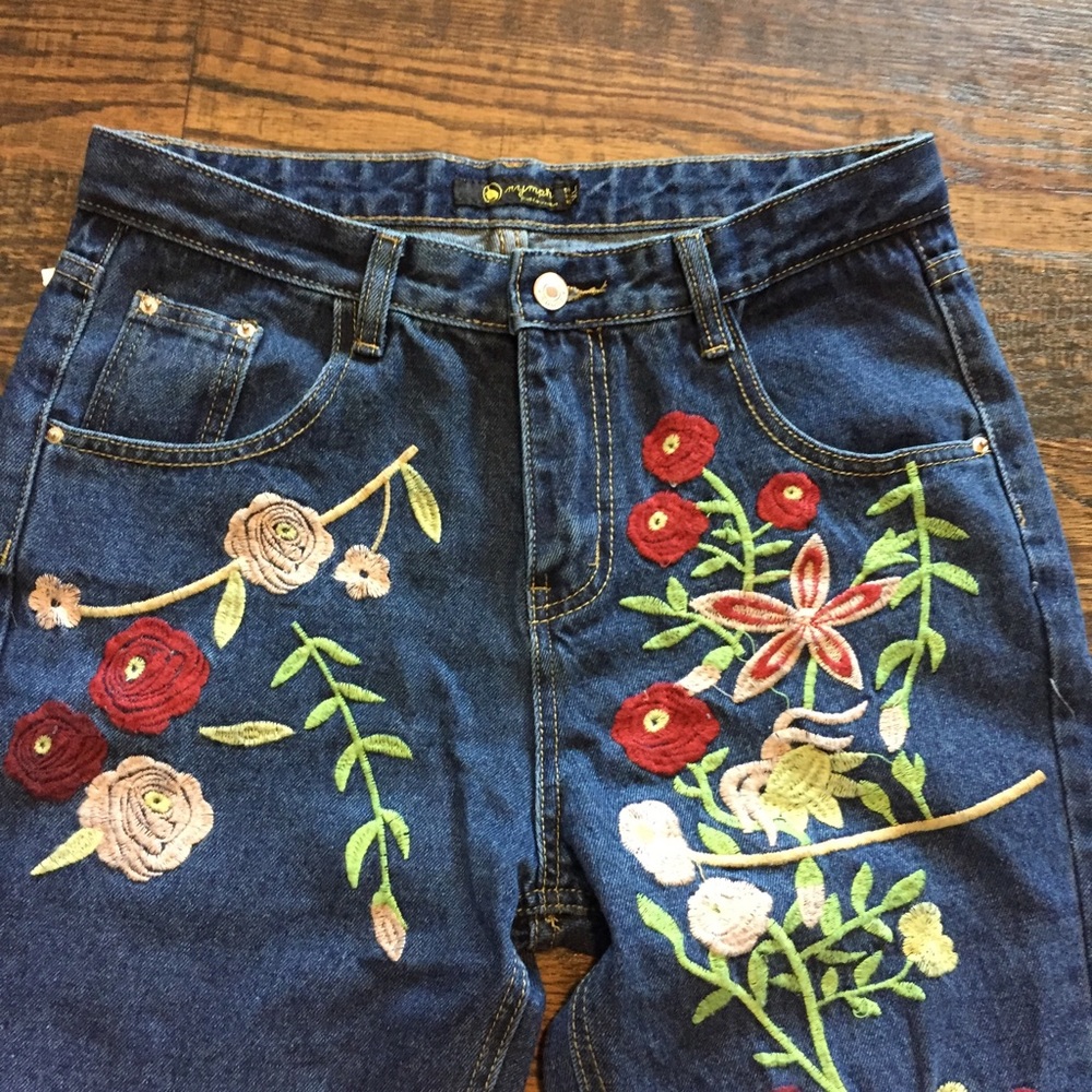Boyfriend Style Embroidered Jeans by Nymph - NWT - Picture 3 of 6
