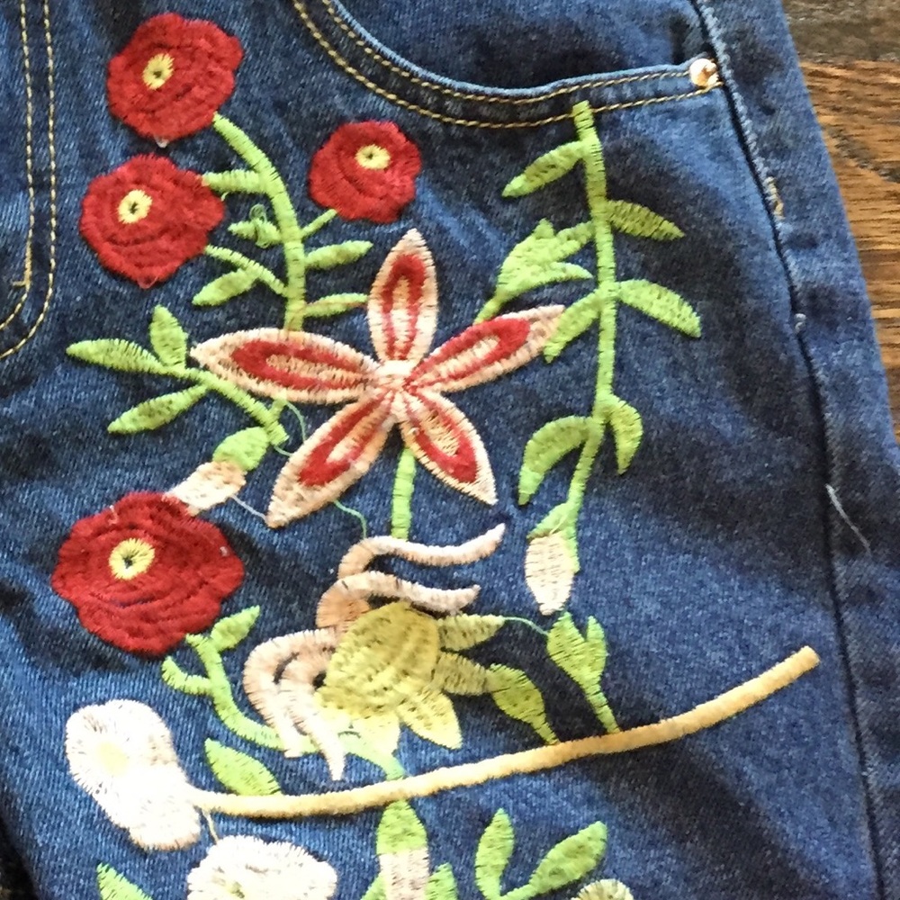 Boyfriend Style Embroidered Jeans by Nymph - NWT - Picture 5 of 6