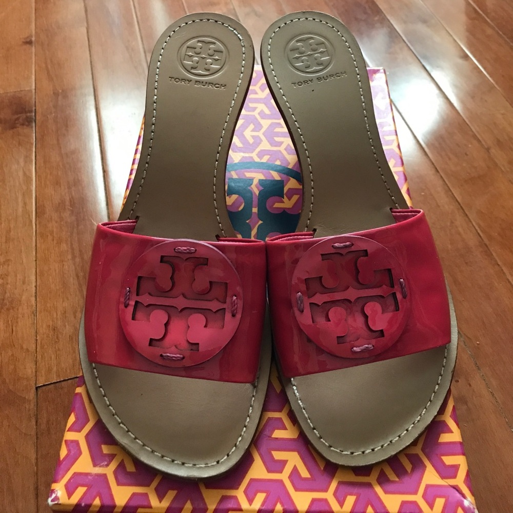 TORY BURCH! Very pretty pink!